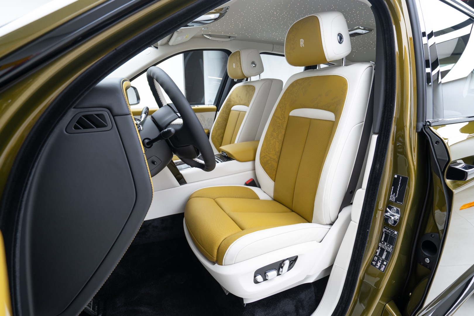 2026 ROLLS ROYCE CULLINAN BLACK BADGE | GCC | WARRANTY SERVICE | TOP SPEC